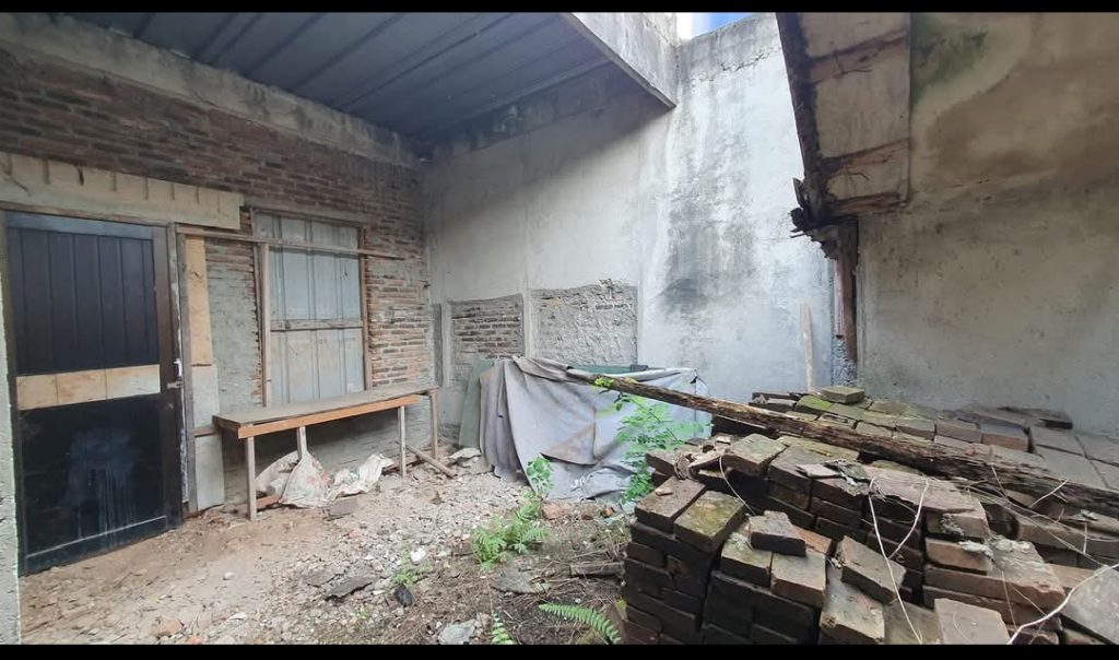 Rumah Setengah Jadi Meruya