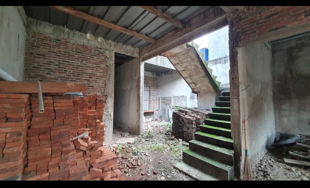 Rumah Setengah Jadi Meruya