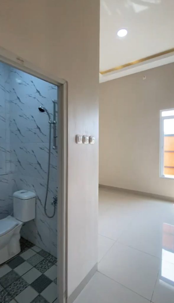Rumah 3 Kamar Tidur 2 Kamar Mandi